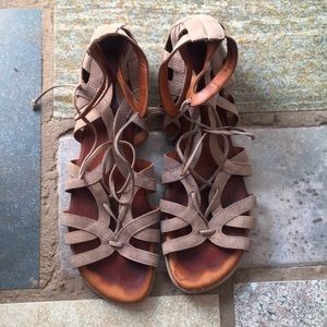 Gentle Souls gladiator 8.5 sandal